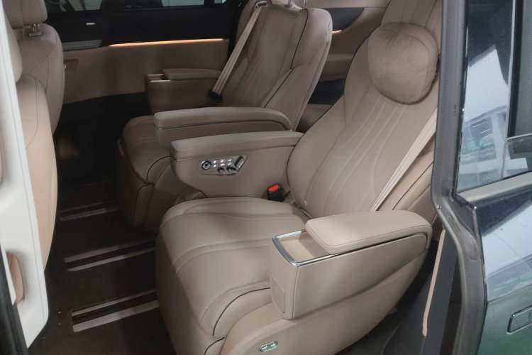 Used XPeng X9 2025 740 Ultra-Long Range Max Left Rear Seat