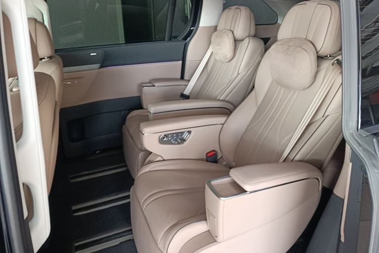 Used XPeng X9 2025 740 Ultra-Long Range Max Left Rear Seat