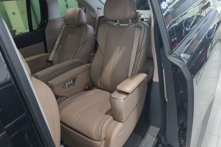 Used XPeng X9 2025 740 Ultra-Long Range Max Left Rear Seat