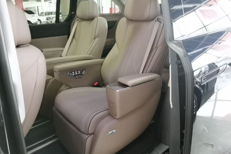 Used XPeng X9 2025 740 Ultra-Long Range Max Left Rear Seat