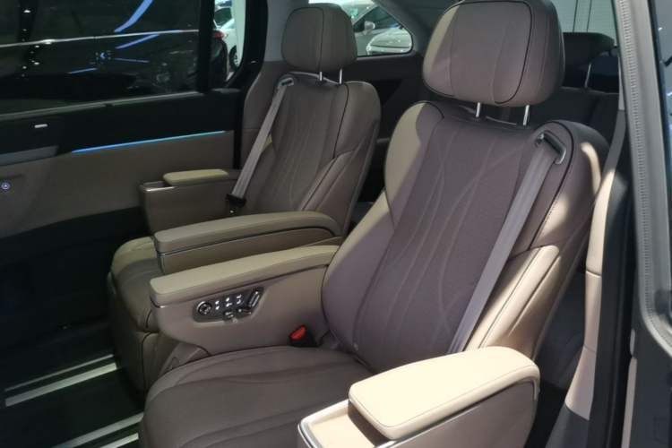 Used XPeng X9 2025 740 Ultra-Long Range Max Left Rear Seat