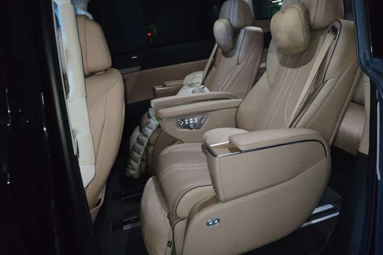 Used XPeng X9 2025 650 Long-Range Max Left Rear Seat