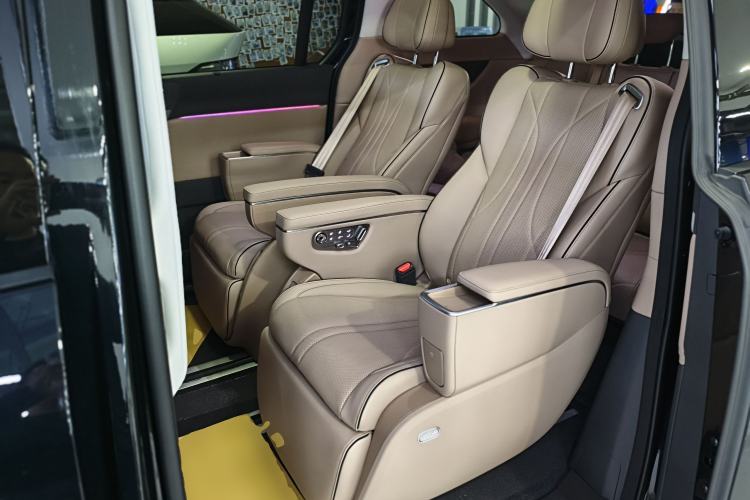 Used XPeng X9 2025 740 Ultra-Long Range Max Left Rear Seat