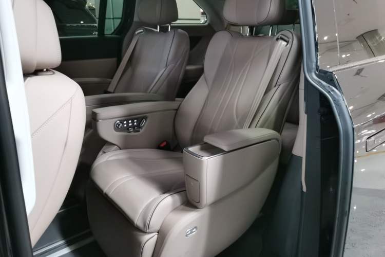 Used XPeng X9 2025 740 Ultra-Long Range Max Left Rear Seat