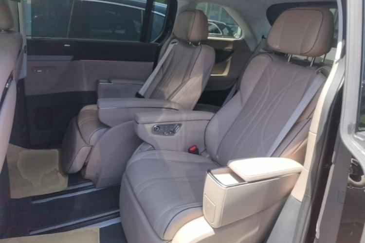 Used XPeng X9 2025 740 Ultra-Long Range Max Left Rear Seat