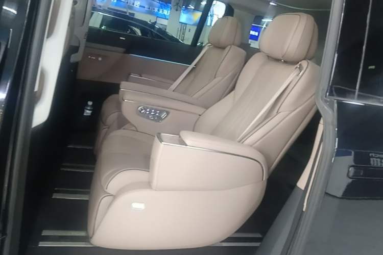 Used XPeng X9 2025 650 Long-Range Max Left Rear Seat