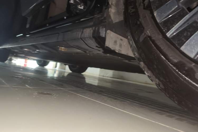 Used XPeng X9 2025 740 Ultra-Long Range Max Left Side Sill