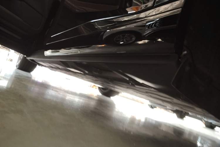 Used XPeng X9 2025 740 Ultra-Long Range Max Left Side Sill