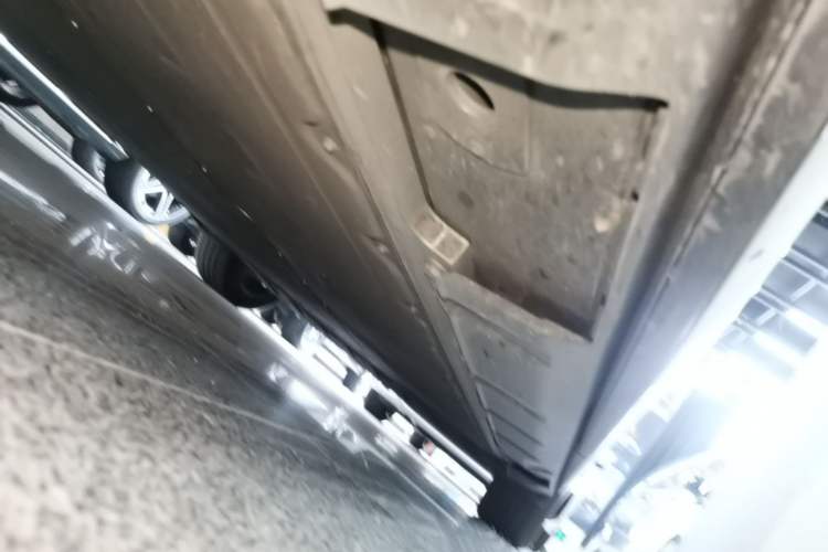 Used XPeng X9 2025 740 Ultra-Long Range Max Left Side Sill