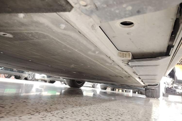 Used XPeng X9 2025 740 Ultra-Long Range Max Left Side Sill
