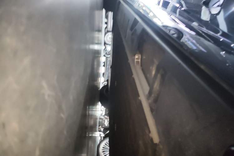 Used XPeng X9 2025 650 Long-Range Max Left Side Sill