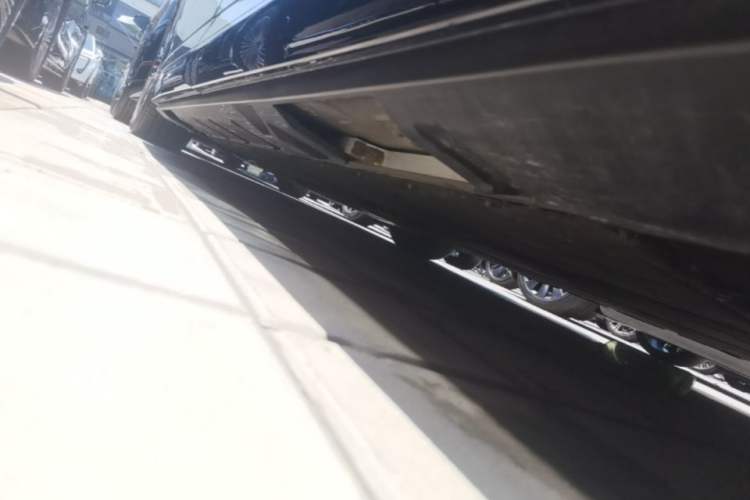 Used XPeng X9 2025 740 Ultra-Long Range Max Left Side Sill