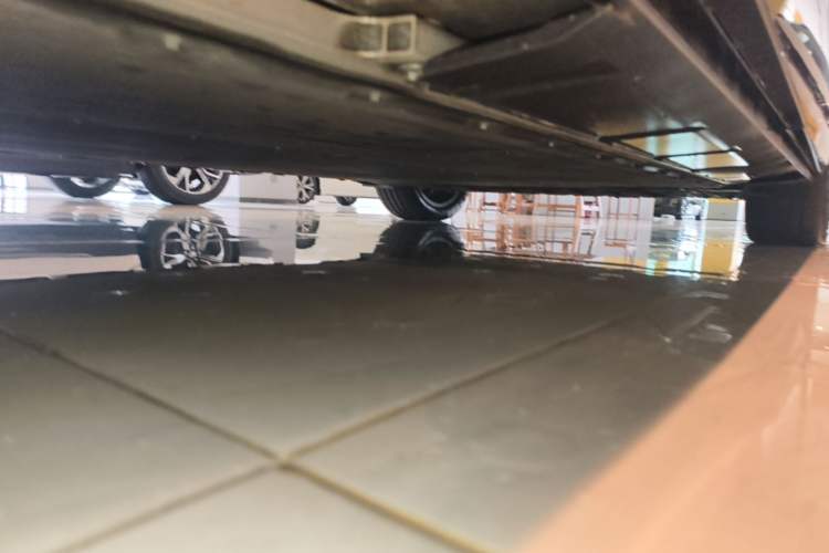 Used XPeng X9 2025 740 Ultra-Long Range Max Left Side Sill