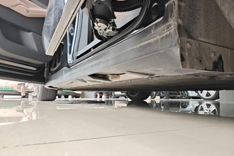 Used XPeng X9 2025 740 Ultra-Long Range Max Left Side Sill