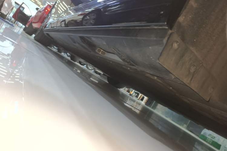 Used XPeng X9 2025 740 Ultra-Long Range Max Left Side Sill
