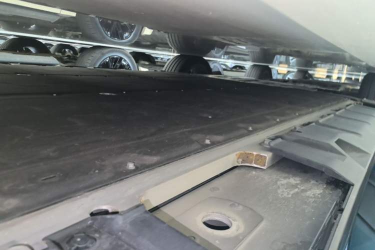 Used XPeng X9 2025 740 Ultra-Long Range Max Left Side Sill