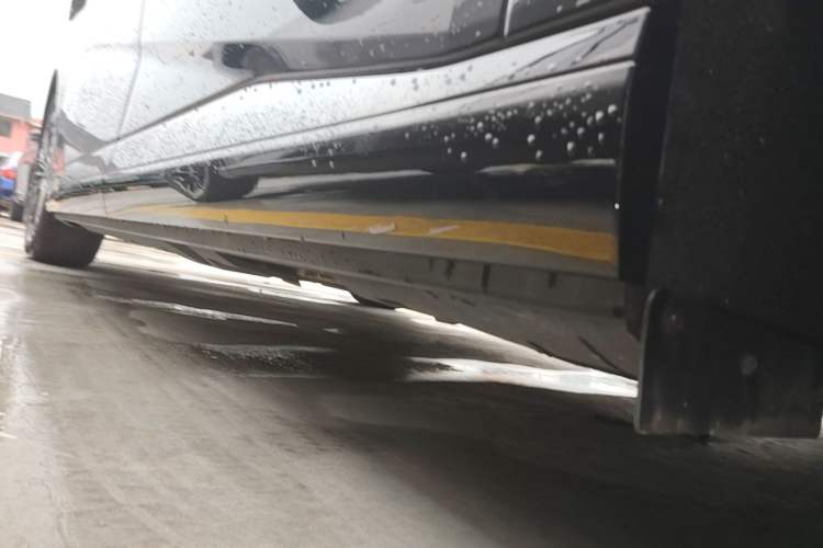 Used XPeng X9 2025 740 Ultra-Long Range Max Left Side Sill