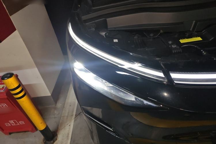 Used XPeng X9 2025 650 Long-Range Max Right Front Headlight