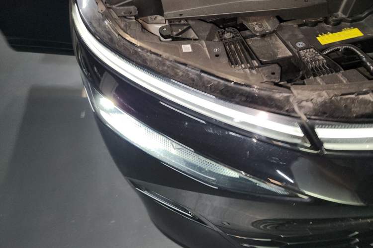 Used XPeng X9 2025 740 Ultra-Long Range Max Right Front Headlight