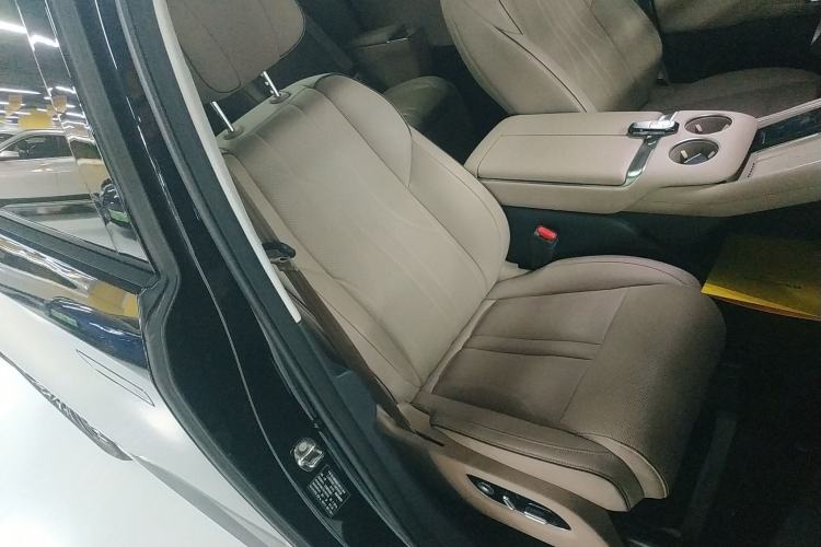 Used XPeng X9 2025 740 Ultra-Long Range Max Right Front Seat