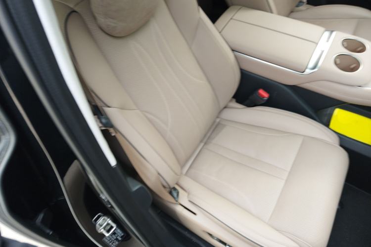 Used XPeng X9 2025 740 Ultra-Long Range Max Right Front Seat