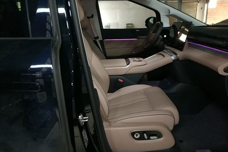Used XPeng X9 2025 740 Ultra-Long Range Max Right Front Seat