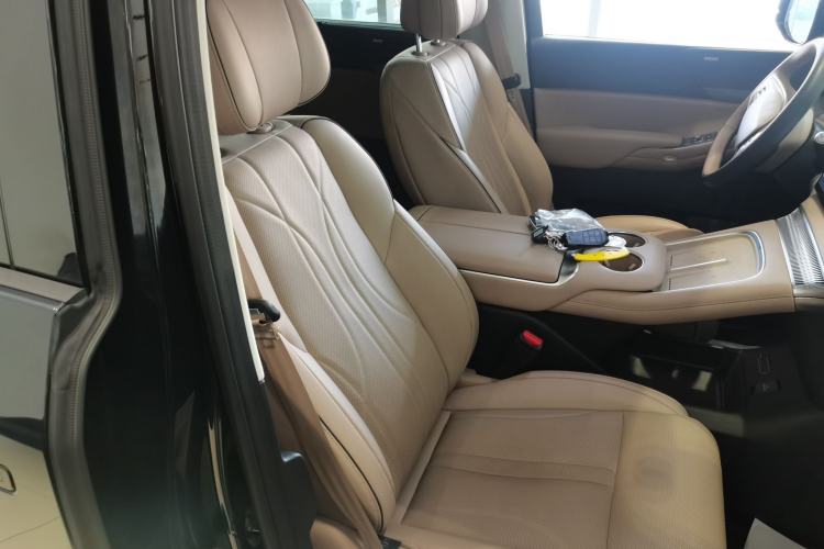 Used XPeng X9  Right Front Seat