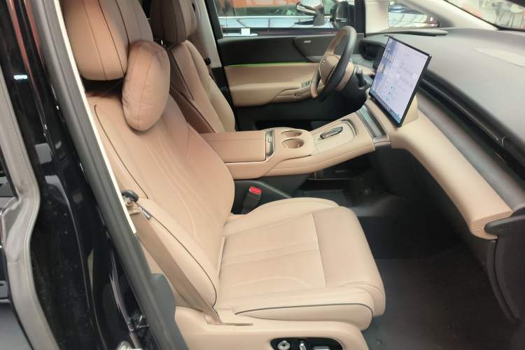 Used XPeng X9 2025 740 Ultra-Long Range Max Right Front Seat