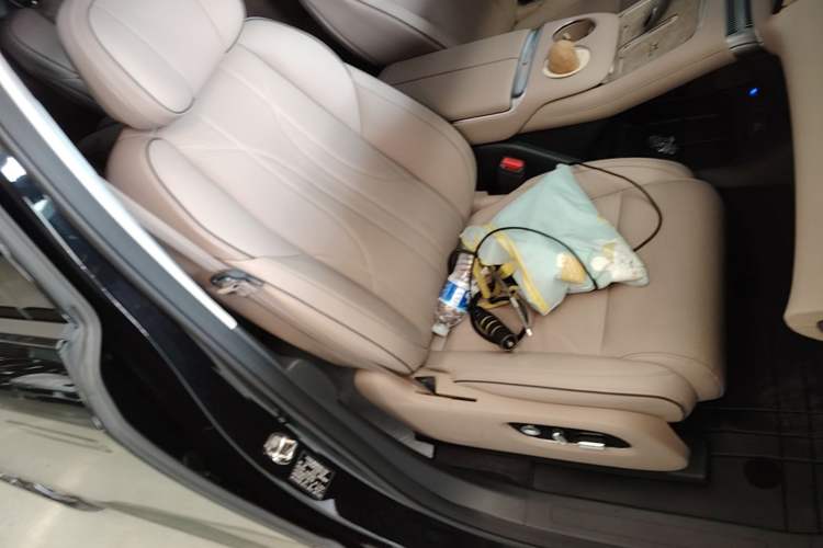 Used XPeng X9 2025 740 Ultra-Long Range Max Right Front Seat