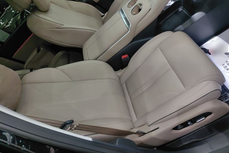 Used XPeng X9 2025 740 Ultra-Long Range Max Right Front Seat