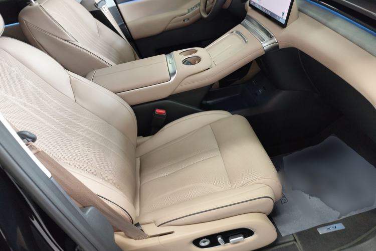 Used XPeng X9 2025 740 Ultra-Long Range Max Right Front Seat