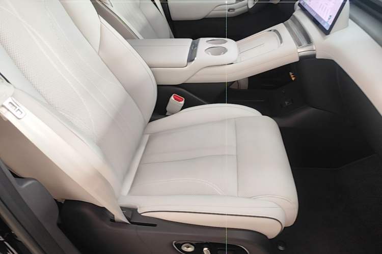 Used XPeng X9 2025 740 Ultra-Long Range Max Right Front Seat
