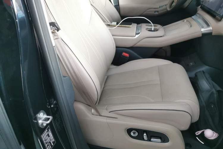 Used XPeng X9 2025 740 Ultra-Long Range Max Right Front Seat