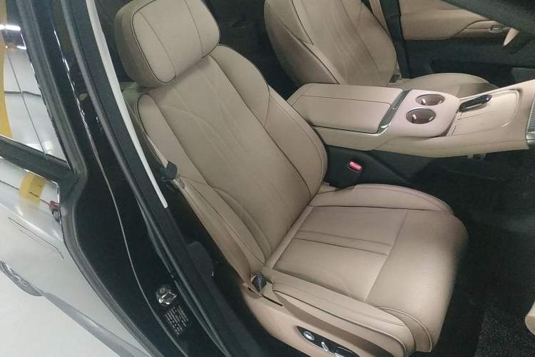 Used XPeng X9 2025 740 Ultra-Long Range Max Right Front Seat