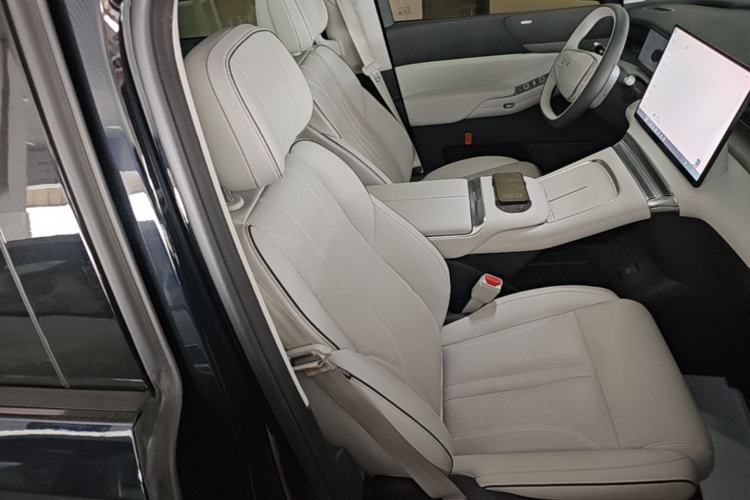 Used XPeng X9 2025 650 Long-Range Max Right Front Seat