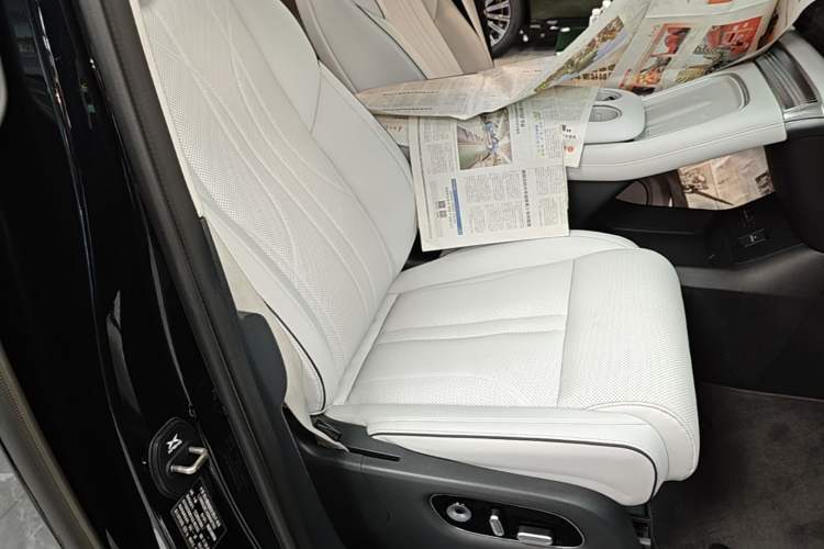 Used XPeng X9 2025 Starship Edition Right Front Seat