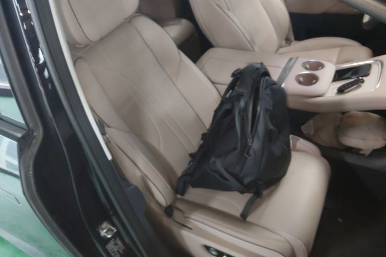 Used XPeng X9 2025 740 Ultra-Long Range Max Right Front Seat