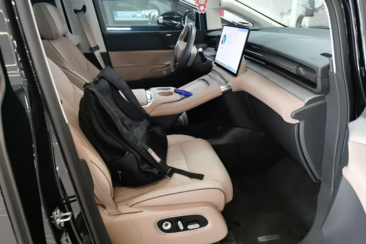 Used XPeng X9 2025 740 Ultra-Long Range Max Right Front Seat
