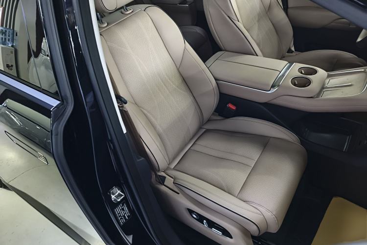 Used XPeng X9 2025 740 Ultra-Long Range Max Right Front Seat