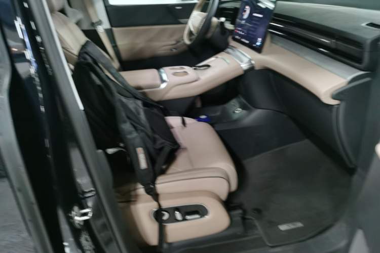 Used XPeng X9 2025 740 Ultra-Long Range Max Right Front Seat