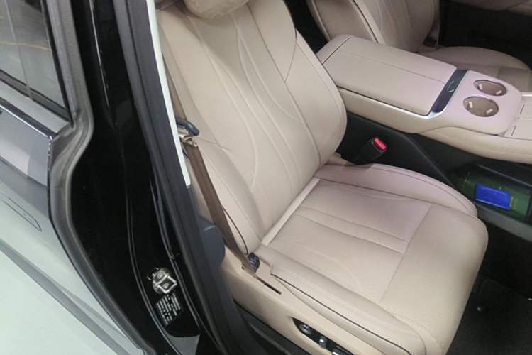 Used XPeng X9 2025 740 Ultra-Long Range Max Right Front Seat
