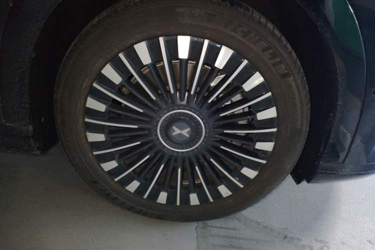 Used XPeng X9 2025 650 Long-Range Max Right Front Wheel Hub