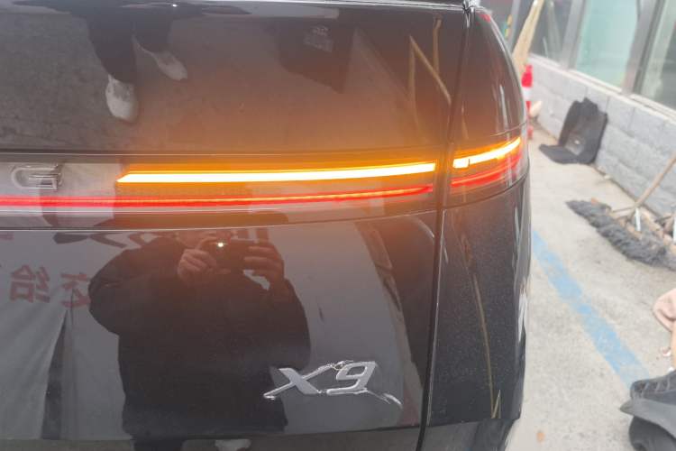 Used XPeng X9 2025 740 Ultra-Long Range Max Right Rear Taillight