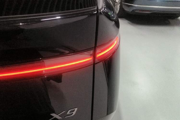 Used XPeng X9 2025 740 Ultra-Long Range Max Right Rear Taillight