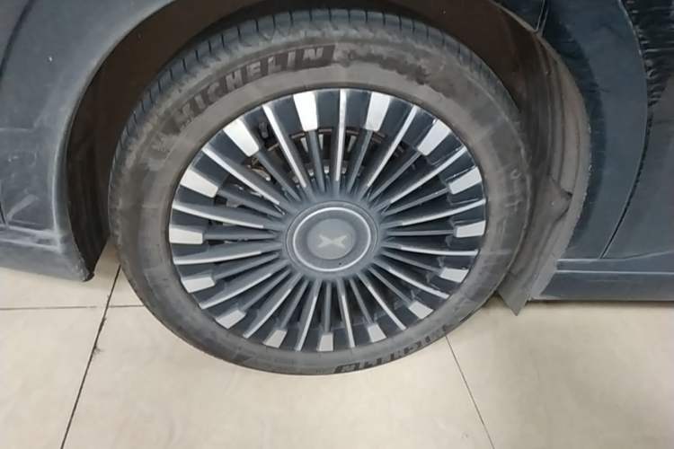 Used XPeng X9 2025 740 Ultra-Long Range Max Right Rear Wheel Hub