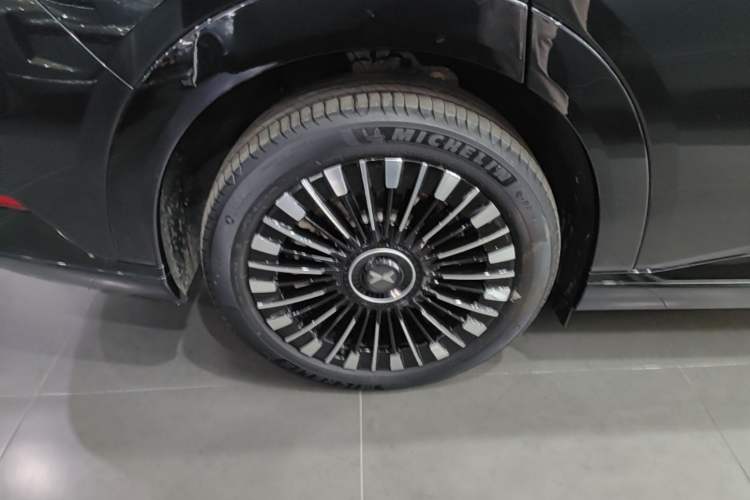 Used XPeng X9 2025 740 Ultra-Long Range Max Right Rear Wheel Hub