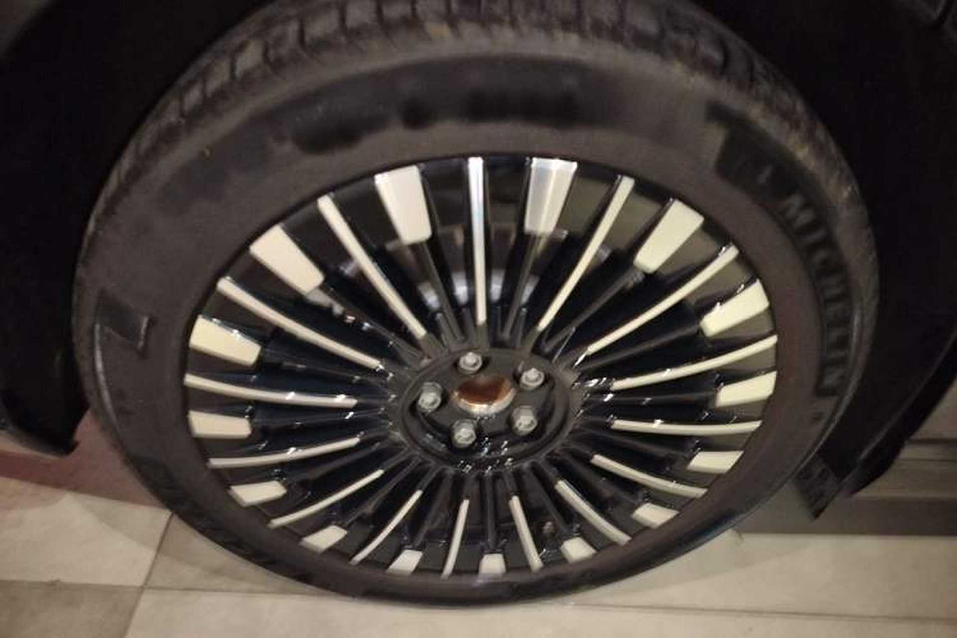 Used XPeng X9 2025 740 Ultra-Long Range Max Right Rear Wheel Hub