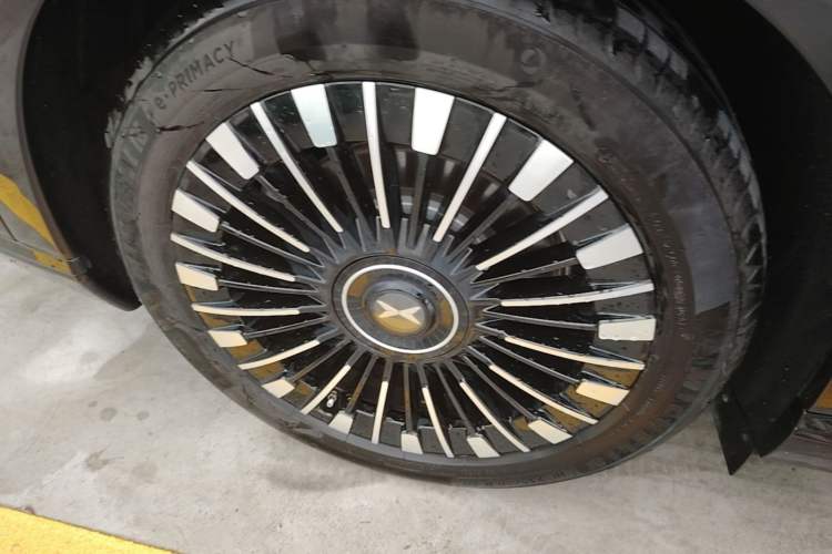 Used XPeng X9 2025 740 Ultra-Long Range Max Right Rear Wheel Hub