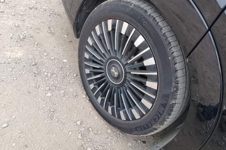 Used XPeng X9 2025 740 Ultra-Long Range Max Right Rear Wheel Hub