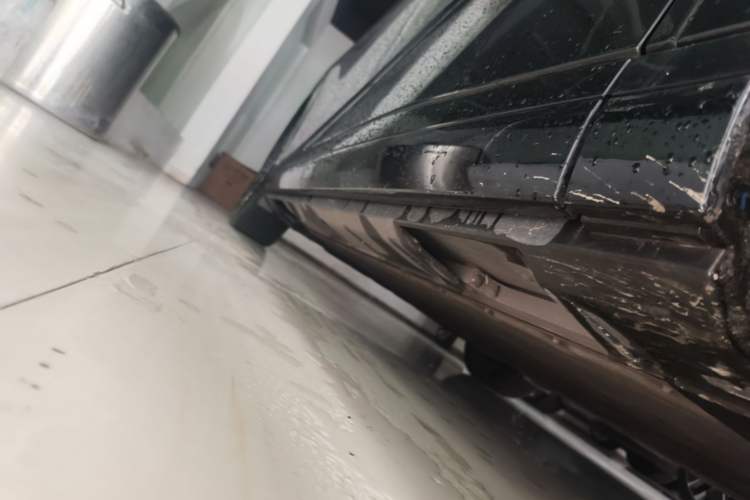 Used XPeng X9 2025 740 Ultra-Long Range Max Right Side Sill